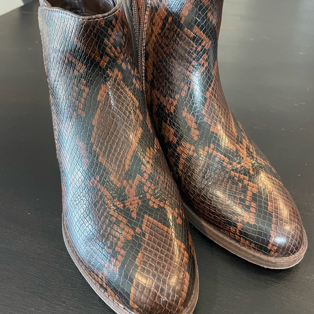 Soul by Naturalizer Zaylee Block Heel Brown Snake Print Ankle Boots Size 8.5